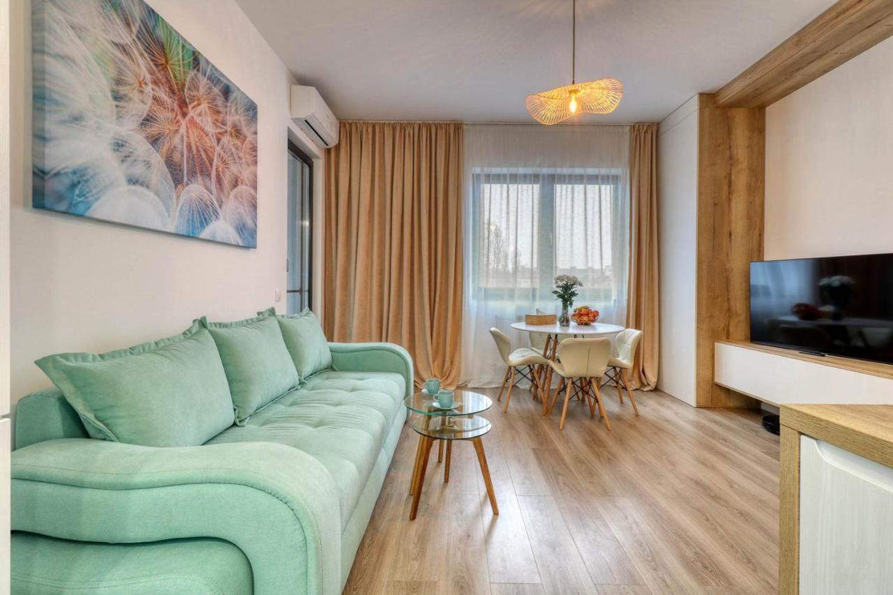 Inspiration Station: Cozy With Smart Thermostat Near Ior Park Apartment *